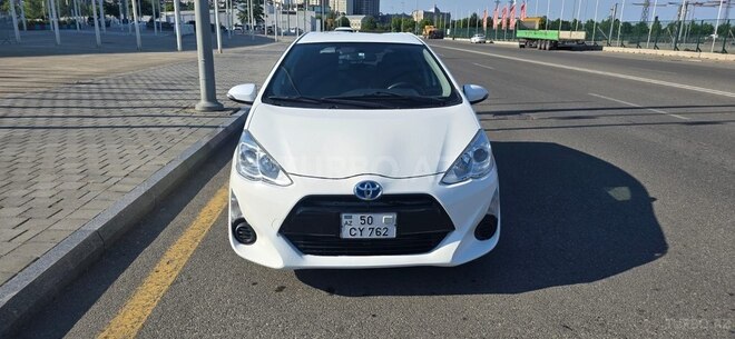 Toyota Aqua-1