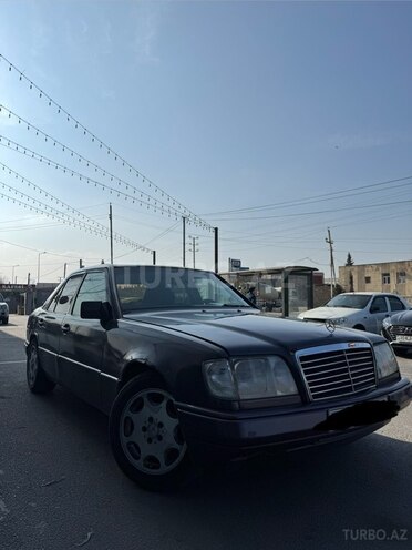 Mercedes 220 E-1
