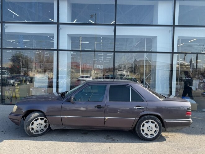 Mercedes 220 E-5