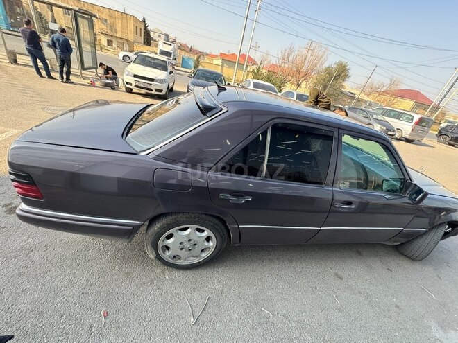 Mercedes 220 E-7