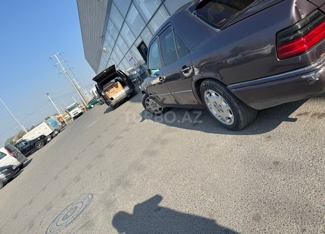 Mercedes 220 E-8