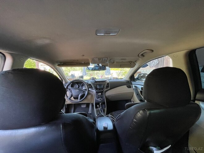 Hyundai Elantra-7