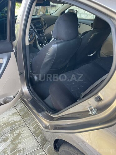 Hyundai Elantra-6