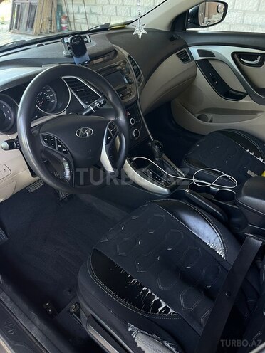 Hyundai Elantra-5