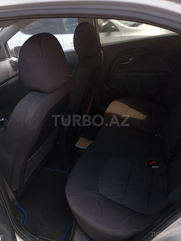 Kia Rio-17