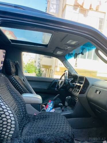Mitsubishi Pajero-7