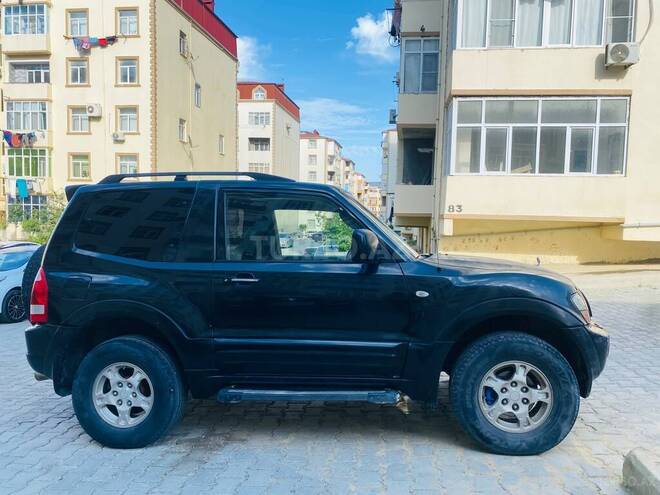 Mitsubishi Pajero-5