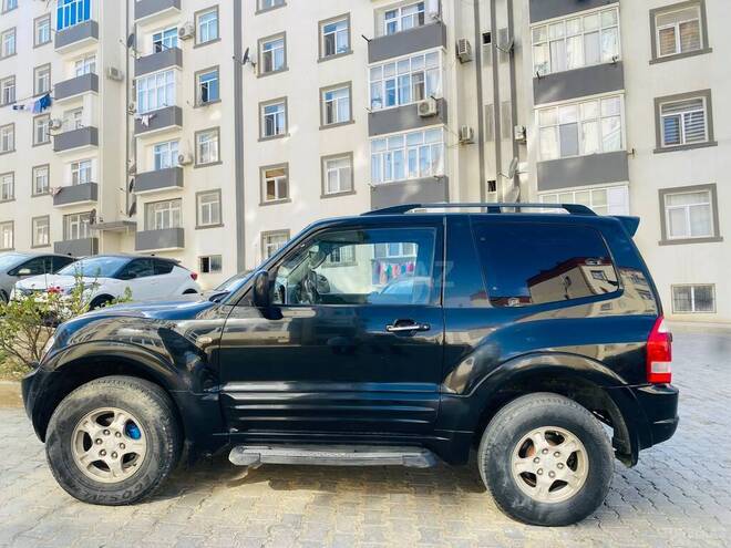 Mitsubishi Pajero-6