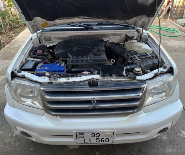 Mitsubishi Pajero io-5