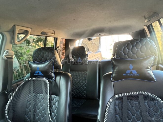 Mitsubishi Pajero io-9