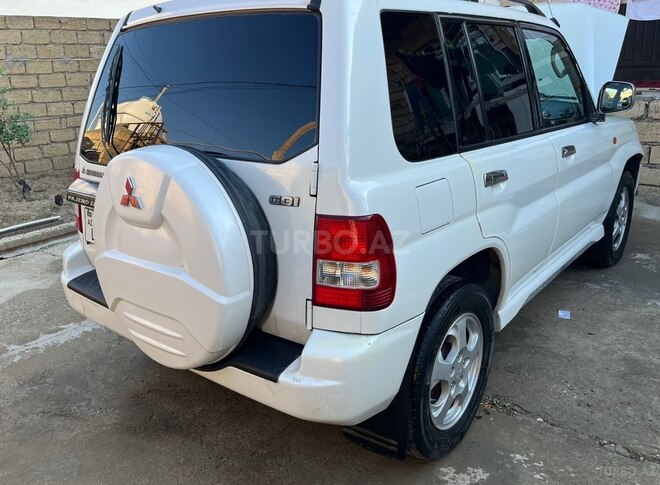 Mitsubishi Pajero io-13
