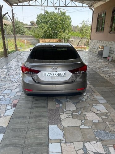Hyundai Elantra-8
