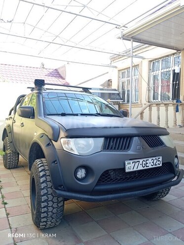 Mitsubishi L200-1