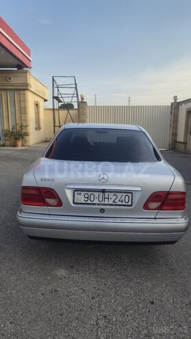 Mercedes E 240-3