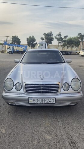 Mercedes E 240-1