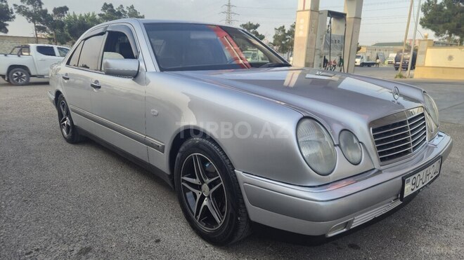 Mercedes E 240-2
