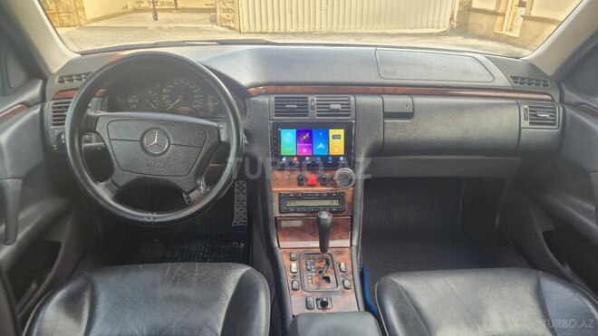 Mercedes E 240-10