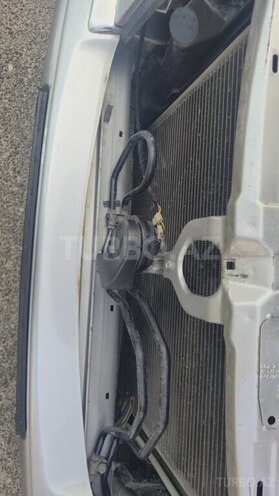 Mercedes E 240-13