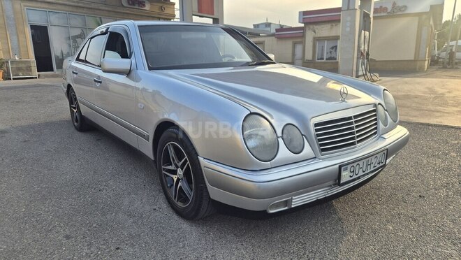 Mercedes E 240-16
