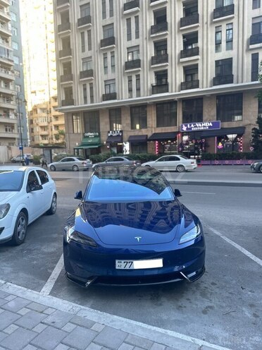 Tesla Model 3-5