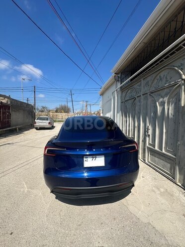 Tesla Model 3-10