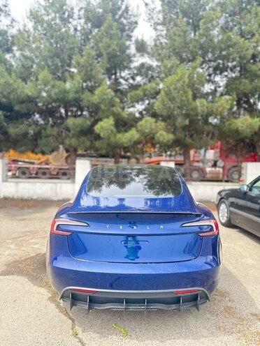 Tesla Model 3-13