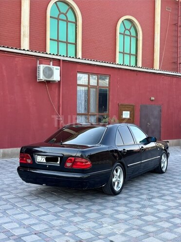 Mercedes E 200-5