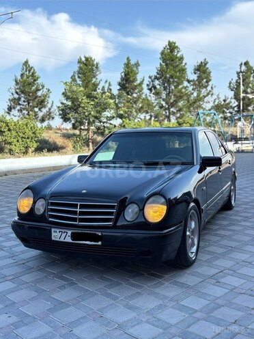 Mercedes E 200-1