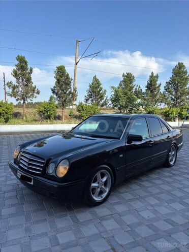 Mercedes E 200-3