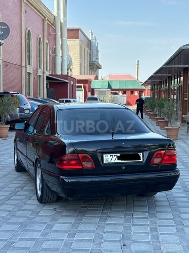 Mercedes E 200-4