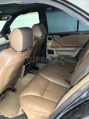 Mercedes E 200-12