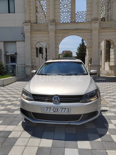 Volkswagen Jetta-1