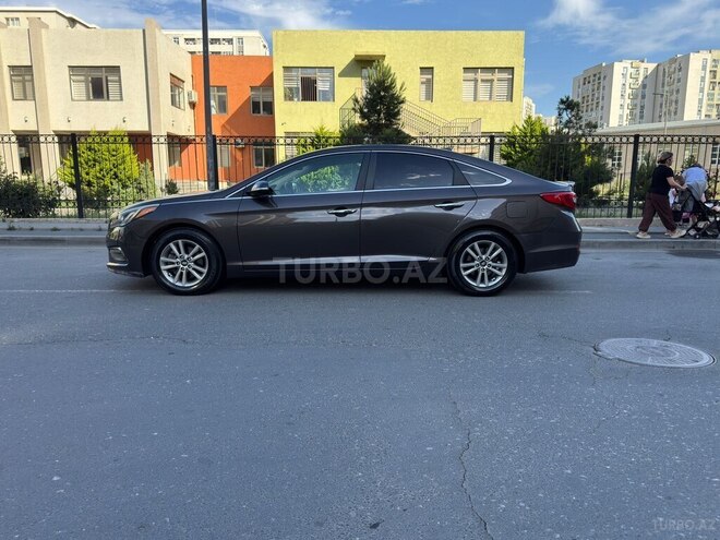 Hyundai Sonata-5