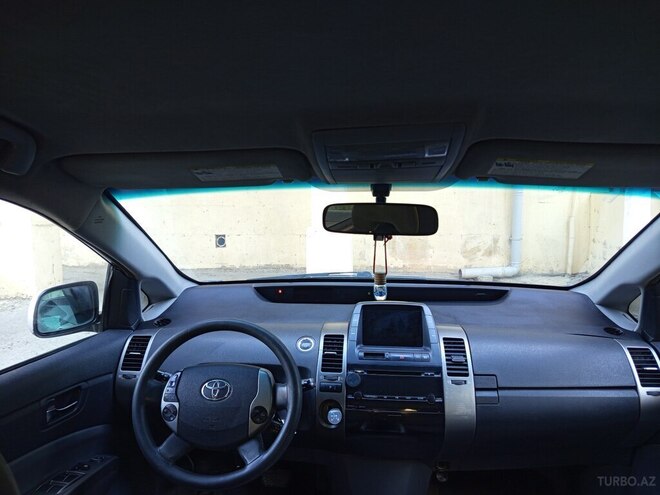 Toyota Prius-8