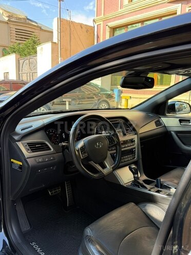 Hyundai Sonata-12