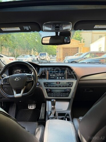 Hyundai Sonata-15