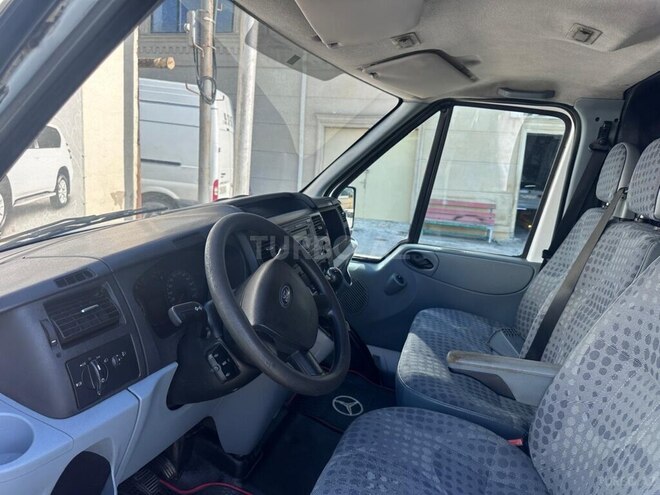 Ford Transit-11