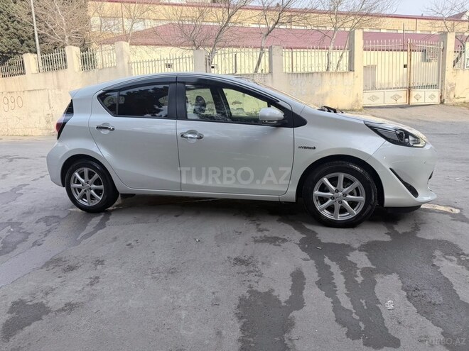 Toyota Aqua-3