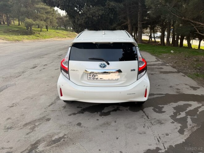 Toyota Aqua-4