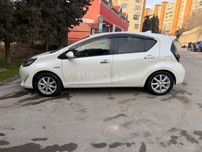 Toyota Aqua-6