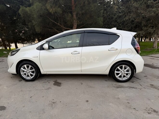 Toyota Aqua-7