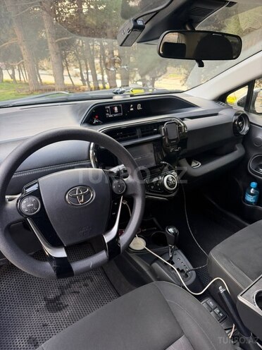 Toyota Aqua-11