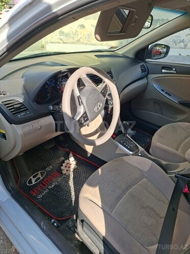 Hyundai Accent-4
