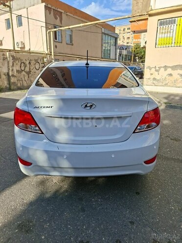 Hyundai Accent-2