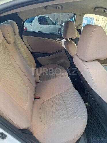 Hyundai Accent-6