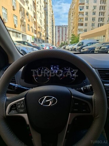Hyundai Accent-3