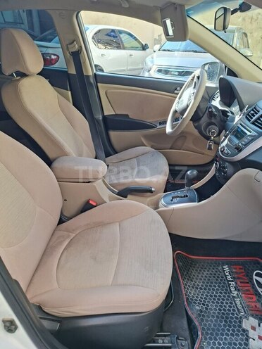 Hyundai Accent-7