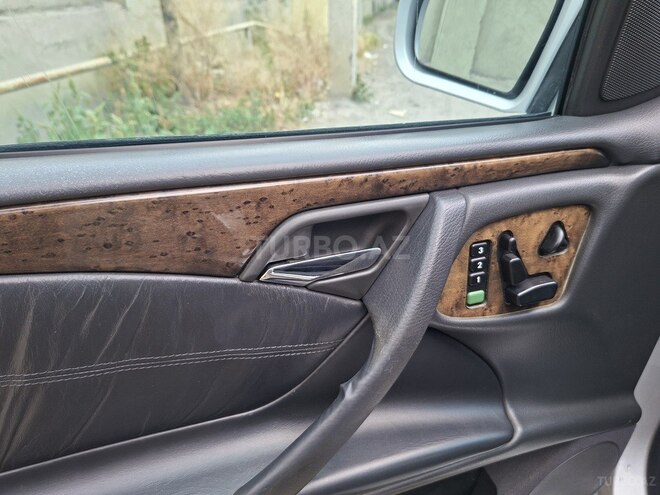 Mercedes E 280-13