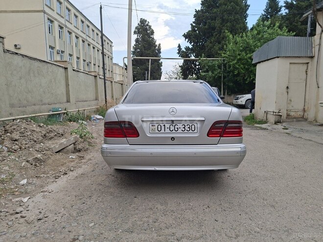Mercedes E 280-9