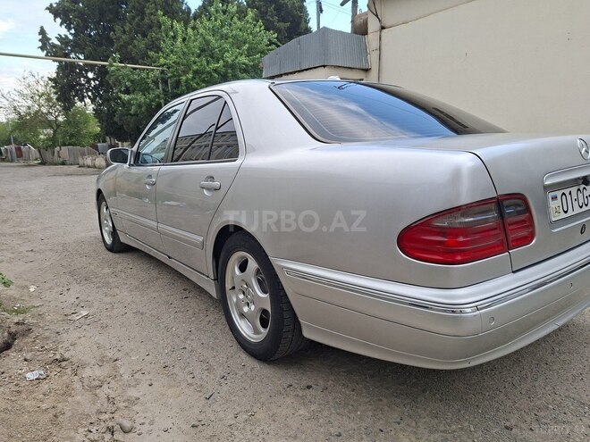 Mercedes E 280-8